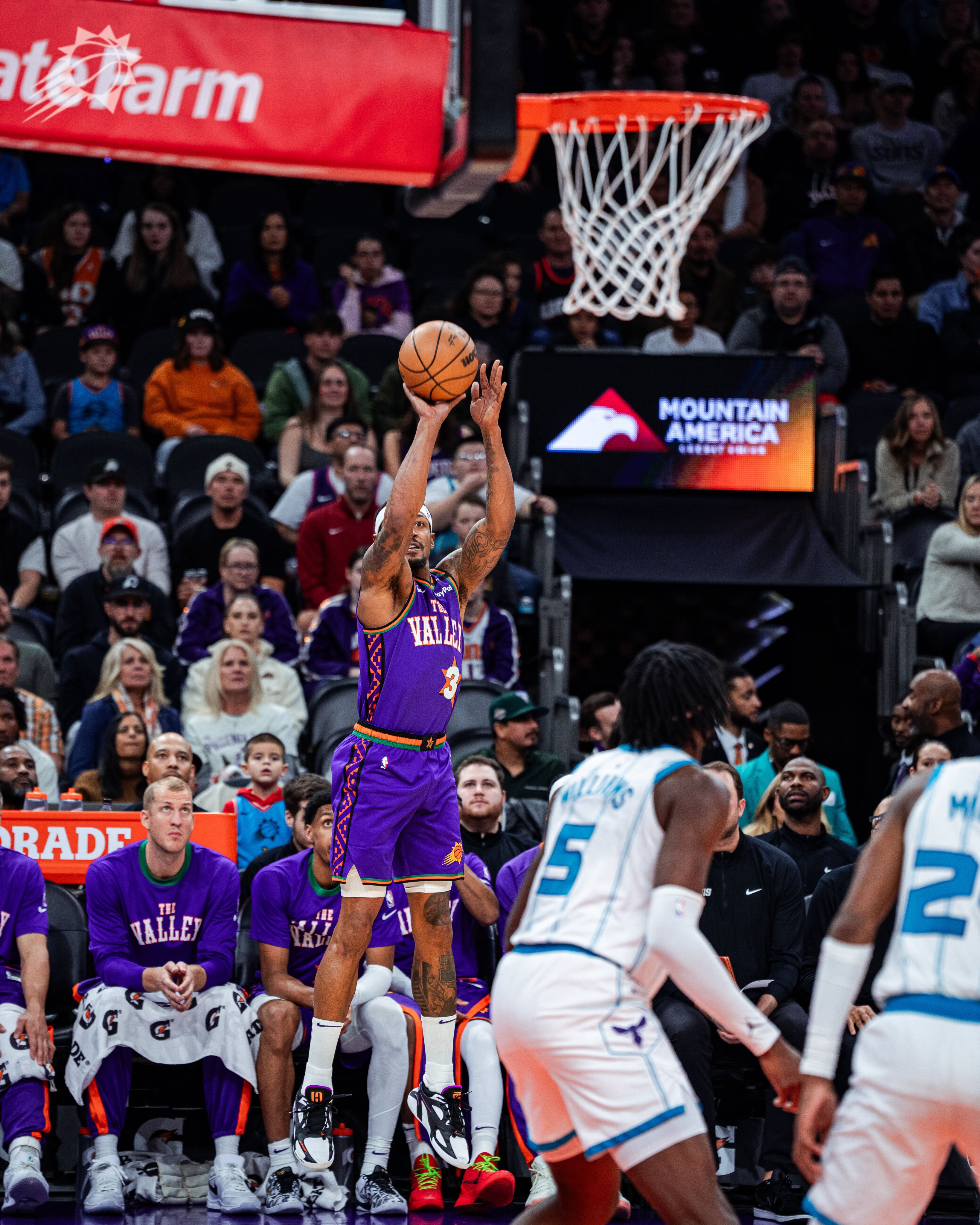 转折点!夏洛特黄蜂调整名单,NBA总决赛窗口期攻防权衡,赛场秩序良好,控场能力受关注 转折点!夏洛特黄蜂调整名单,NBA总决赛窗口期攻防权衡,赛场秩序良好,控场能力受关注