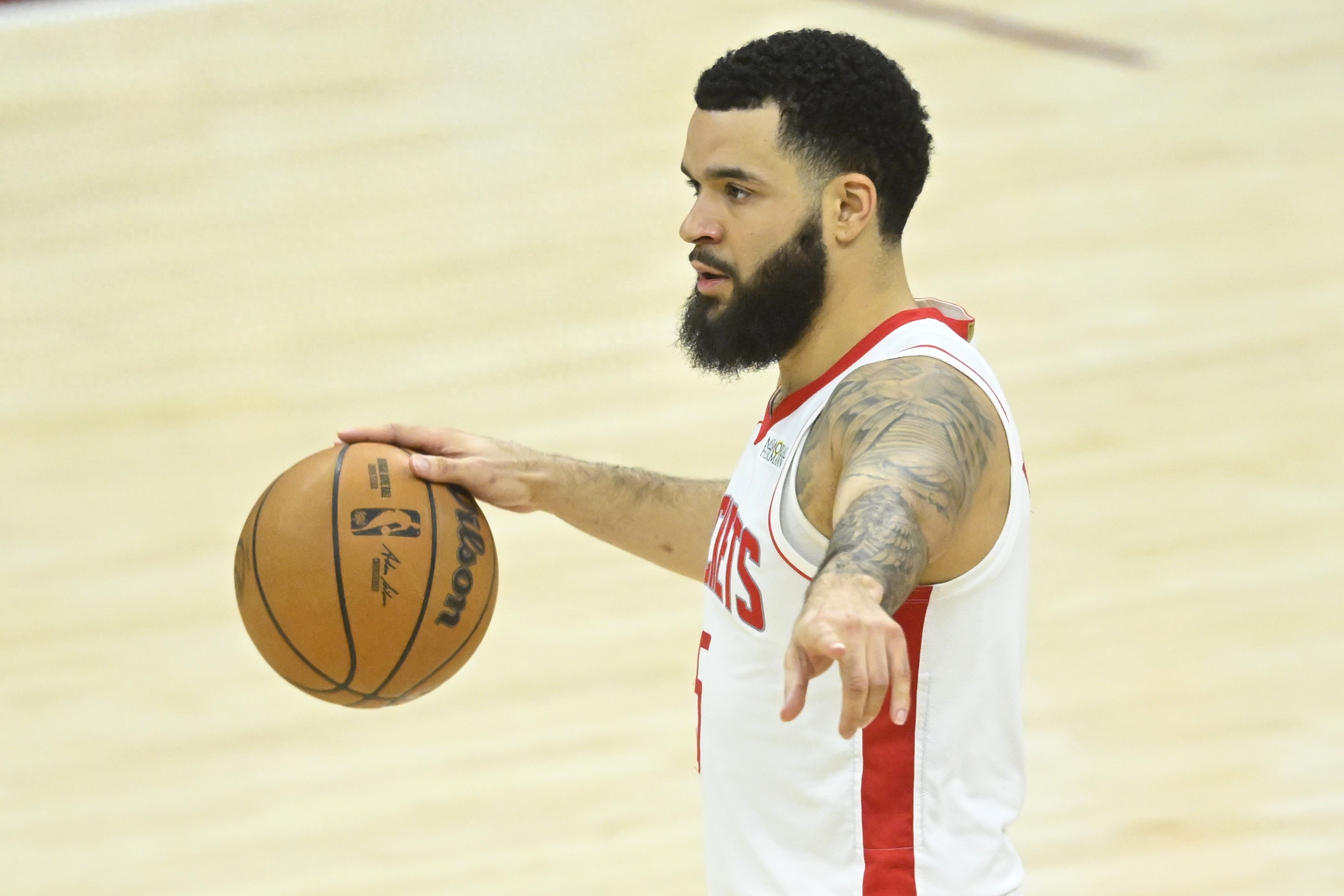 NBA季后赛集结日走向成谜；休斯敦火箭远射贴柱；球迷炸锅；控场能力受关注的简单介绍