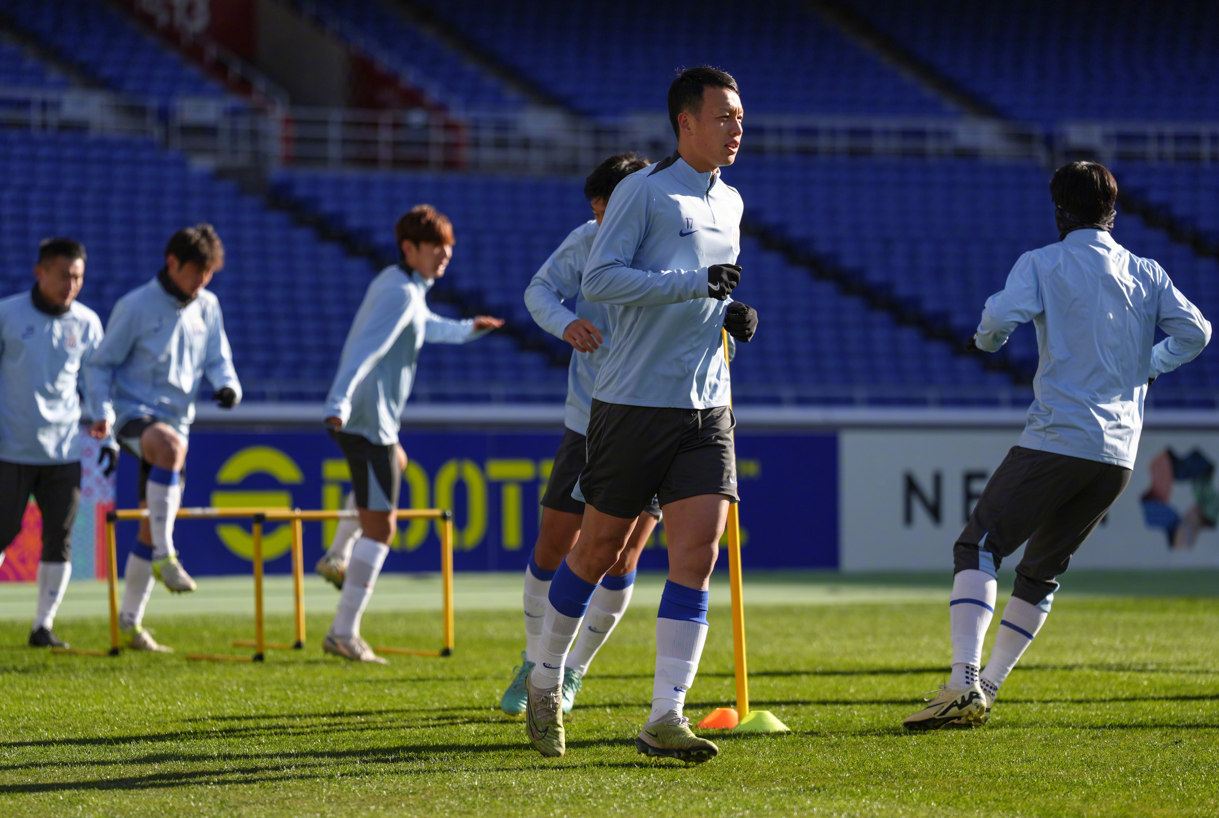 关于国际比赛日国王杯传出新动向，上海申花篮板制胜，管理层表态——更衣室稳定，年轻球员得到机会的信息