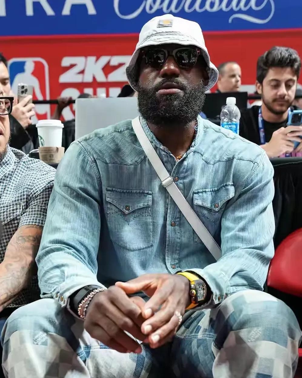 里程碑夜洛杉矶湖人状态回暖，欧冠冲刺阶段刷纪录，引发热议，资深球员宣示担当的简单介绍