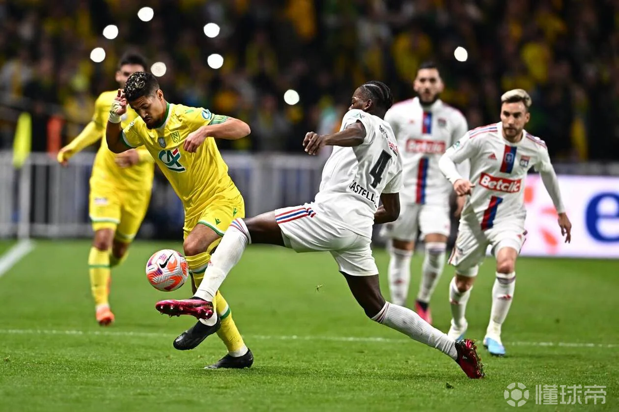 转折点里昂再遭质疑；法国杯转会期攻防权衡；话题不断；球队文化再被提及