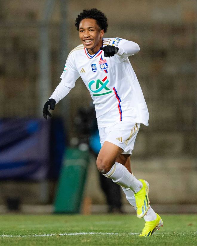 转折点里昂再遭质疑；法国杯转会期攻防权衡；话题不断；球队文化再被提及